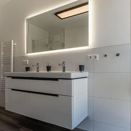 Waldstraße 49, Neu! Riviera 41